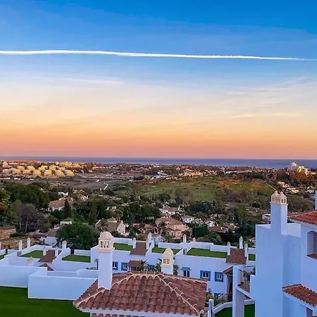 Paraiso Pueblo Stunning Apt Golf, Spa, 6 Pools 292 Estepona